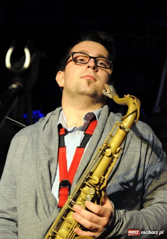 Zdjęcie w galerii na portalu naszraciborz.pl: Kolędowanie z gwiazdami w Tworkowie wiadomości z regionu