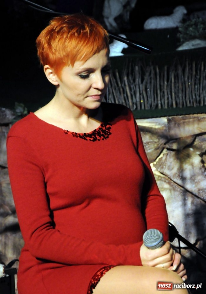 Zdjęcie w galerii na portalu naszraciborz.pl: Kolędowanie z gwiazdami w Tworkowie wiadomości z regionu