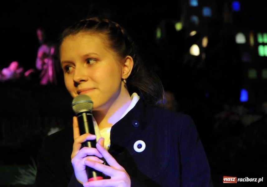 Zdjęcie w galerii na portalu naszraciborz.pl: Kolędowanie z gwiazdami w Tworkowie wiadomości z regionu