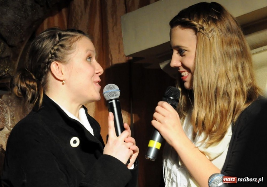 Zdjęcie w galerii na portalu naszraciborz.pl: Kolędowanie z gwiazdami w Tworkowie wiadomości z regionu