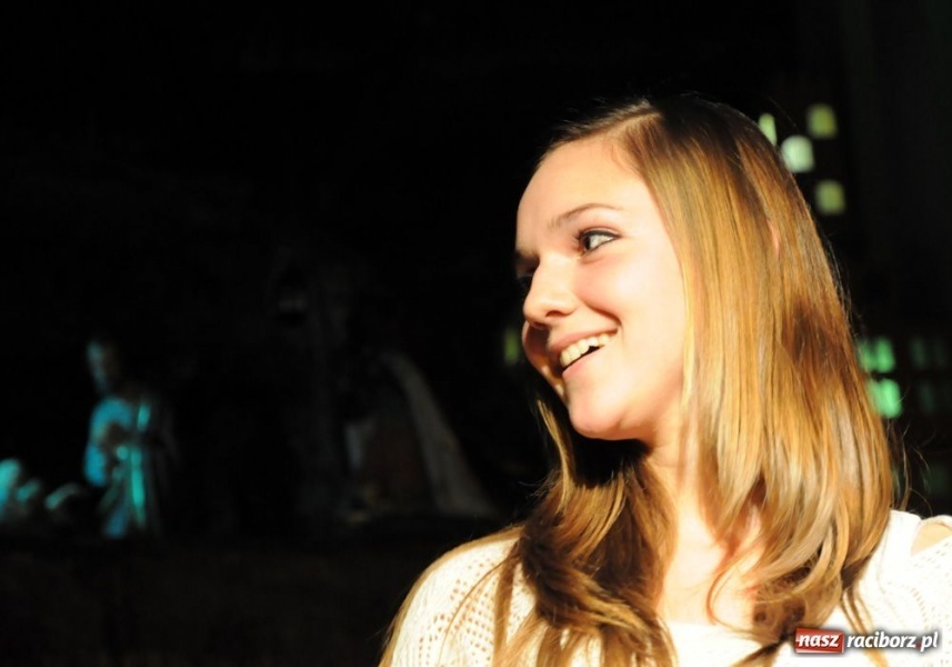 Zdjęcie w galerii na portalu naszraciborz.pl: Kolędowanie z gwiazdami w Tworkowie wiadomości z regionu