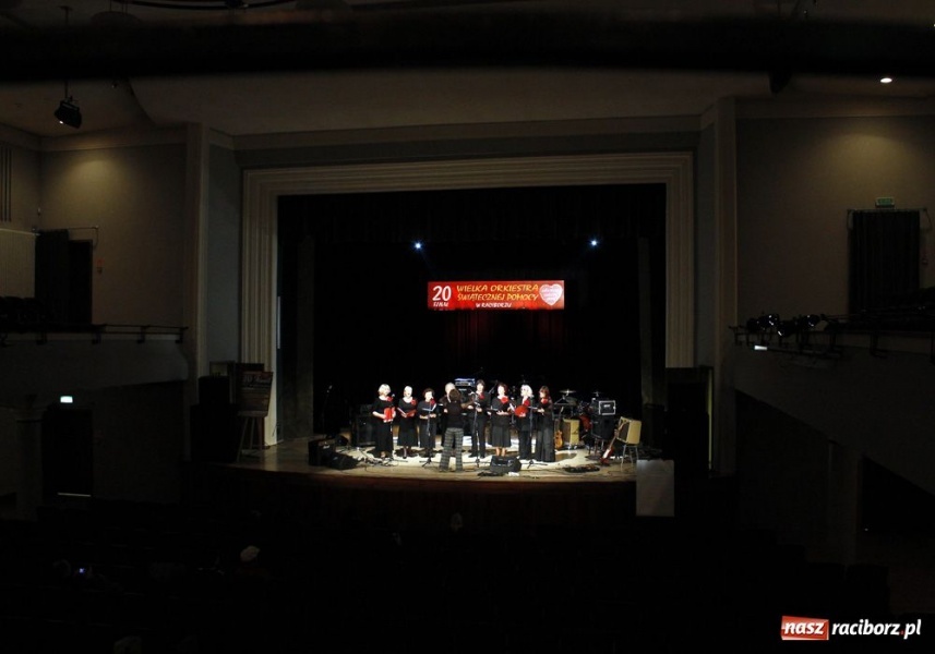 Zdjęcie w galerii na portalu naszraciborz.pl: Raciborzanie nie skąpią grosza wiadomości z regionu