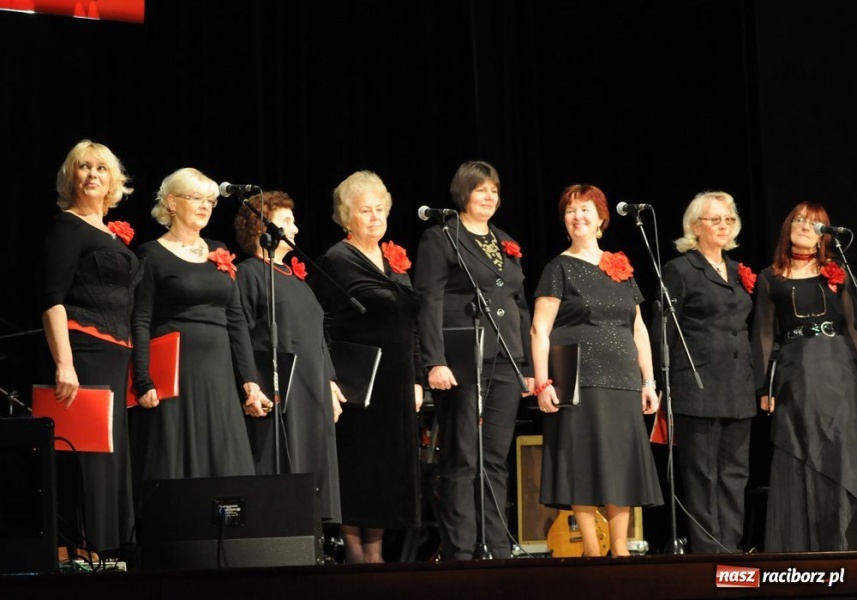 Zdjęcie w galerii na portalu naszraciborz.pl: Raciborzanie nie skąpią grosza wiadomości z regionu