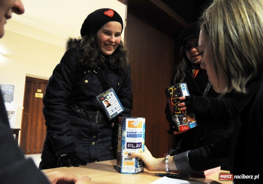 Zdjęcie w galerii na portalu naszraciborz.pl: Raciborzanie nie skąpią grosza wiadomości z regionu