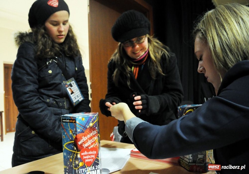 Zdjęcie w galerii na portalu naszraciborz.pl: Raciborzanie nie skąpią grosza wiadomości z regionu