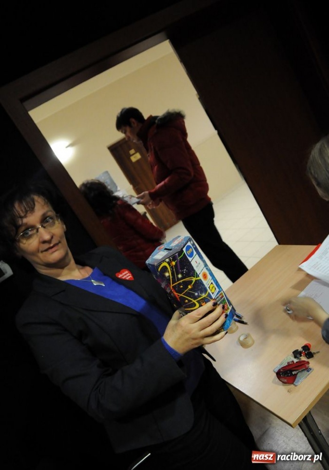 Zdjęcie w galerii na portalu naszraciborz.pl: Raciborzanie nie skąpią grosza wiadomości z regionu