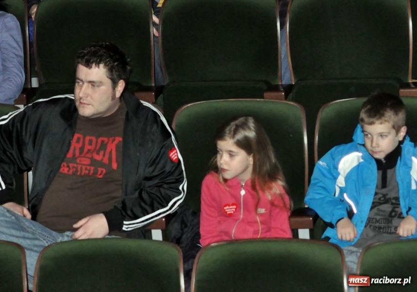 Zdjęcie w galerii na portalu naszraciborz.pl: Raciborzanie nie skąpią grosza wiadomości z regionu