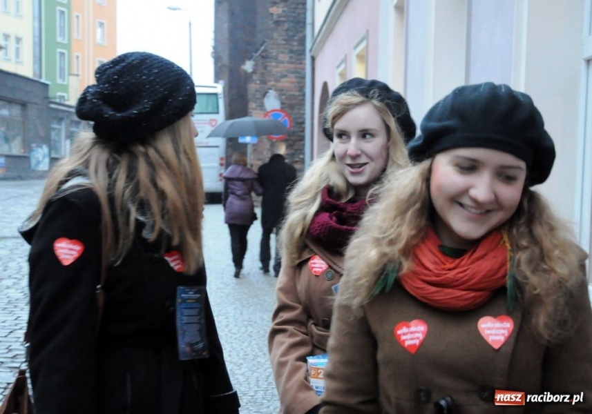 Zdjęcie w galerii na portalu naszraciborz.pl: Raciborzanie nie skąpią grosza wiadomości z regionu