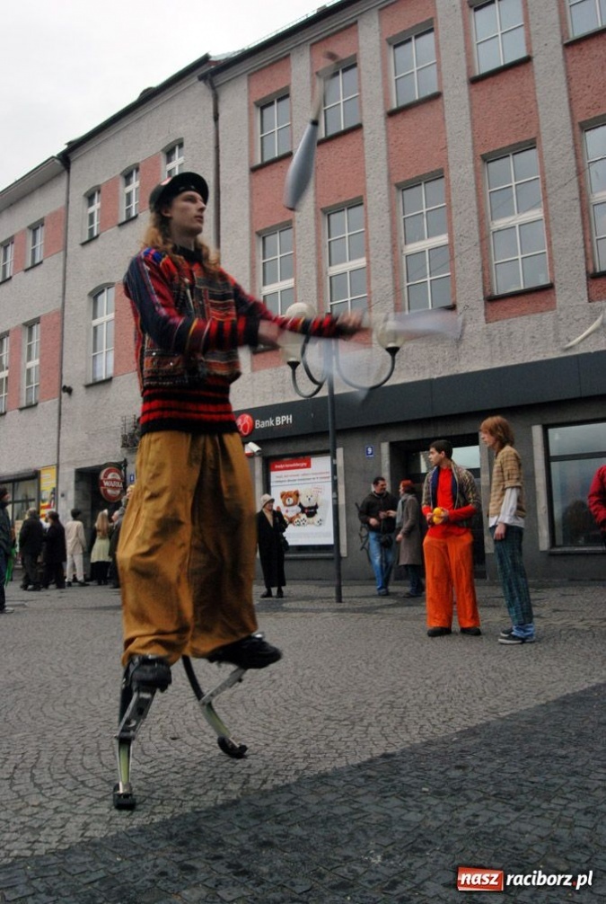 Zdjęcie w galerii na portalu naszraciborz.pl: Raciborzanie nie skąpią grosza wiadomości z regionu