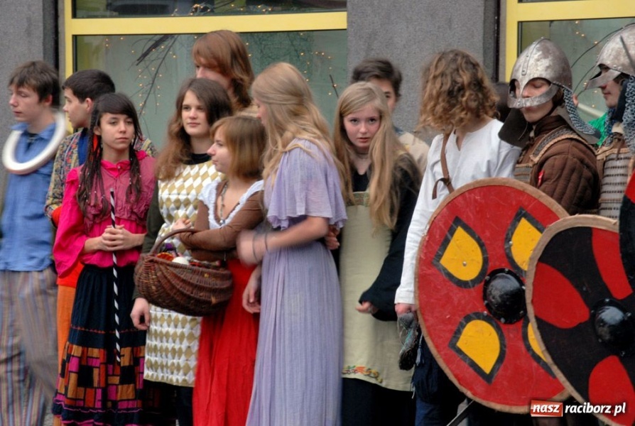 Zdjęcie w galerii na portalu naszraciborz.pl: Raciborzanie nie skąpią grosza wiadomości z regionu