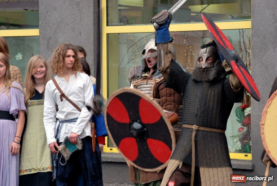 Zdjęcie w galerii na portalu naszraciborz.pl: Raciborzanie nie skąpią grosza wiadomości z regionu