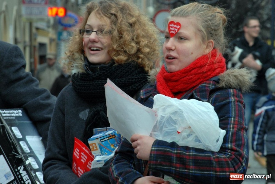 Zdjęcie w galerii na portalu naszraciborz.pl: Raciborzanie nie skąpią grosza wiadomości z regionu