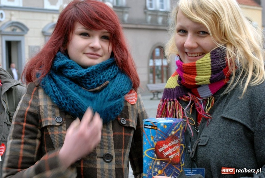 Zdjęcie w galerii na portalu naszraciborz.pl: Raciborzanie nie skąpią grosza wiadomości z regionu