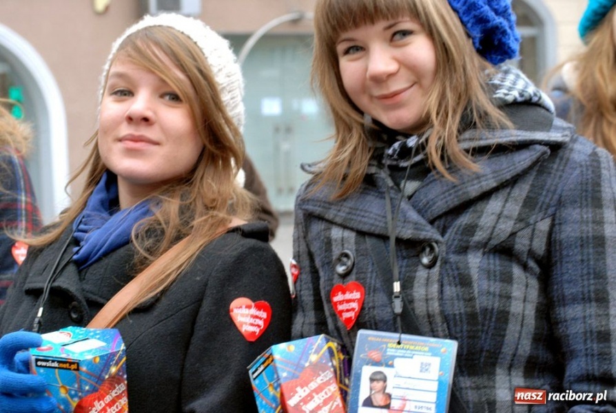 Zdjęcie w galerii na portalu naszraciborz.pl: Raciborzanie nie skąpią grosza wiadomości z regionu