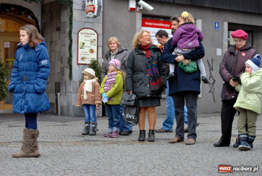 Zdjęcie w galerii na portalu naszraciborz.pl: Raciborzanie nie skąpią grosza wiadomości z regionu