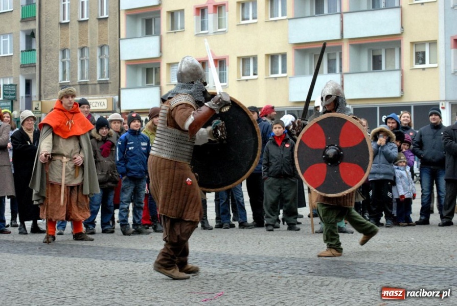 Zdjęcie w galerii na portalu naszraciborz.pl: Raciborzanie nie skąpią grosza wiadomości z regionu