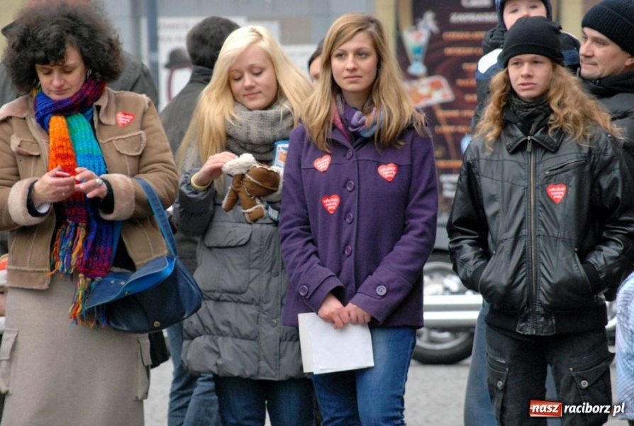 Zdjęcie w galerii na portalu naszraciborz.pl: Raciborzanie nie skąpią grosza wiadomości z regionu