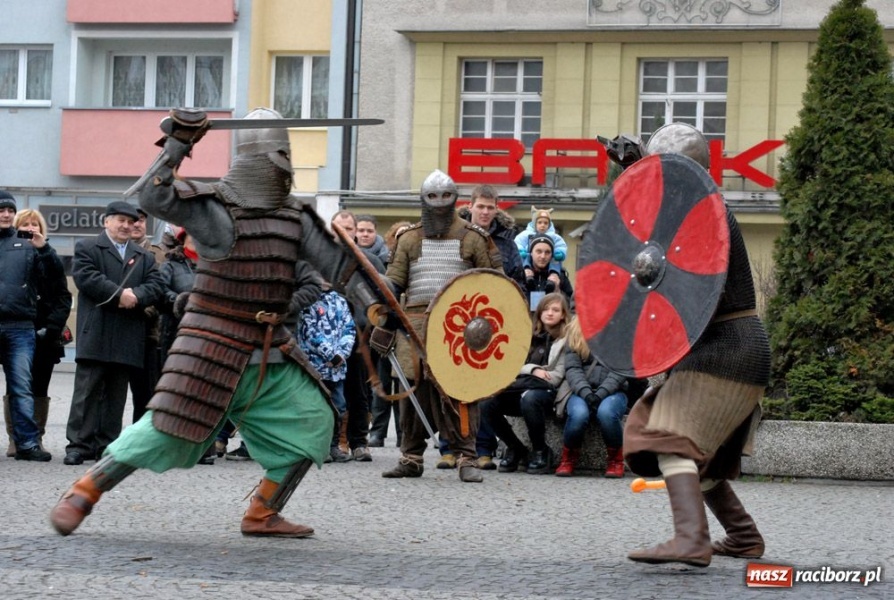 Zdjęcie w galerii na portalu naszraciborz.pl: Raciborzanie nie skąpią grosza wiadomości z regionu