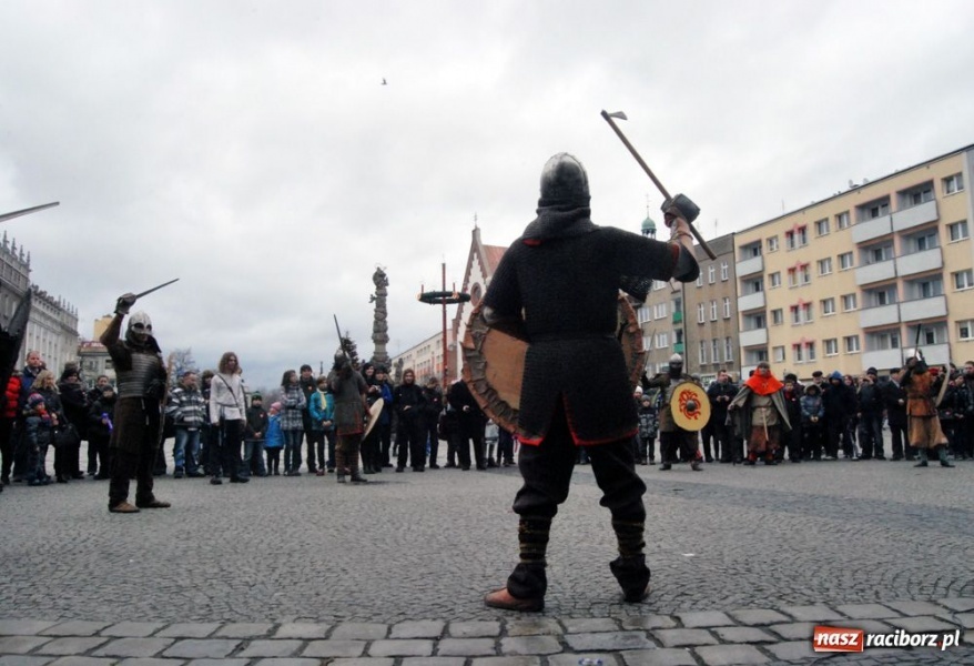 Zdjęcie w galerii na portalu naszraciborz.pl: Raciborzanie nie skąpią grosza wiadomości z regionu