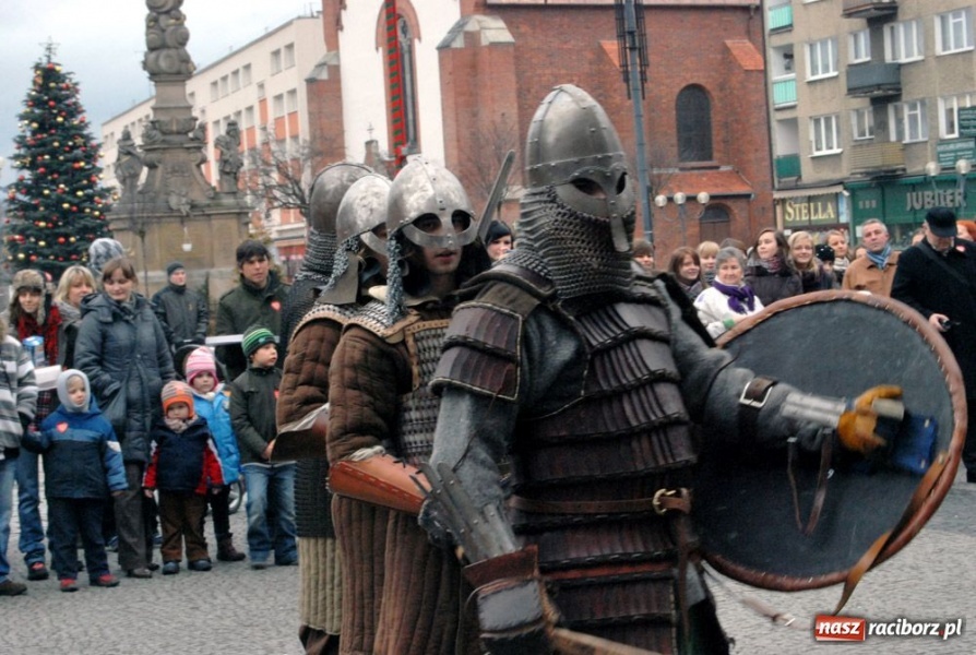 Zdjęcie w galerii na portalu naszraciborz.pl: Raciborzanie nie skąpią grosza wiadomości z regionu