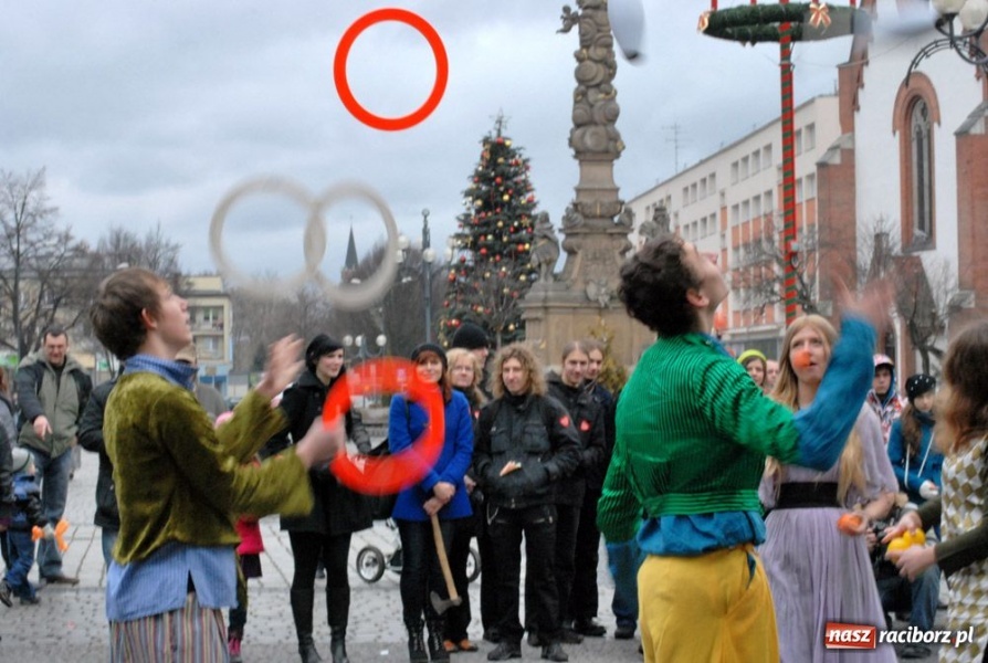 Zdjęcie w galerii na portalu naszraciborz.pl: Raciborzanie nie skąpią grosza wiadomości z regionu