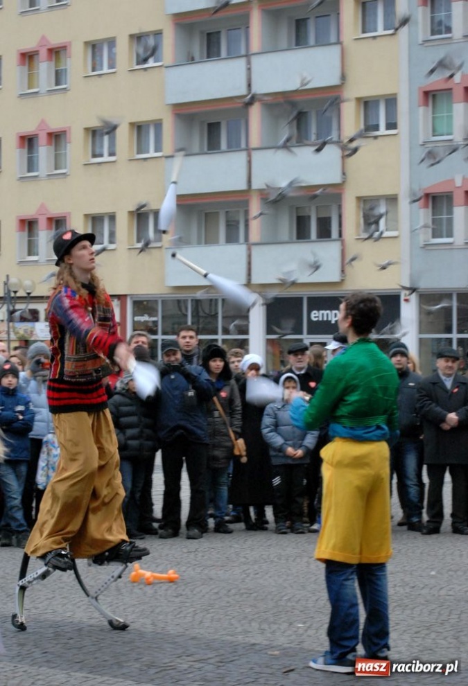 Zdjęcie w galerii na portalu naszraciborz.pl: Raciborzanie nie skąpią grosza wiadomości z regionu