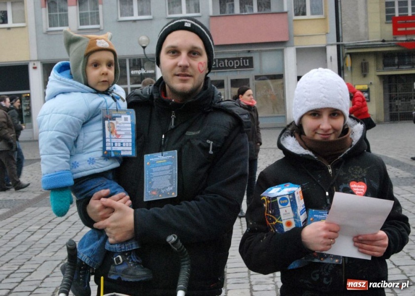 Zdjęcie w galerii na portalu naszraciborz.pl: Raciborzanie nie skąpią grosza wiadomości z regionu