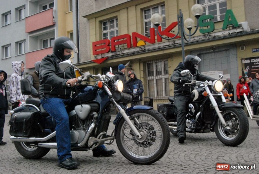 Zdjęcie w galerii na portalu naszraciborz.pl: Raciborzanie nie skąpią grosza wiadomości z regionu