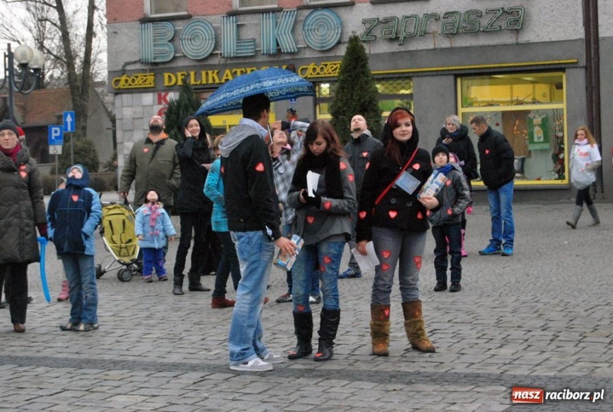 Zdjęcie w galerii na portalu naszraciborz.pl: Raciborzanie nie skąpią grosza wiadomości z regionu