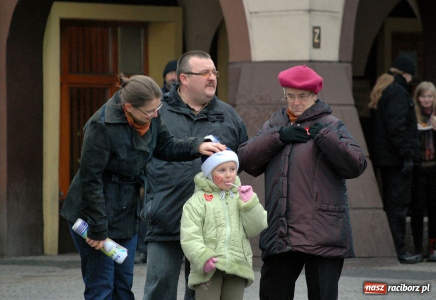 Zdjęcie w galerii na portalu naszraciborz.pl: Raciborzanie nie skąpią grosza wiadomości z regionu