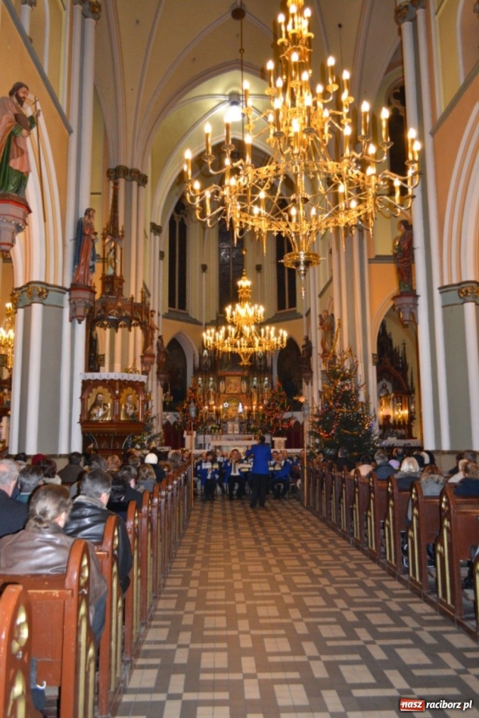 Zdjęcie w galerii na portalu naszraciborz.pl: Orkiestra dęta Rafako zagrała na Ostrogu wiadomości z regionu