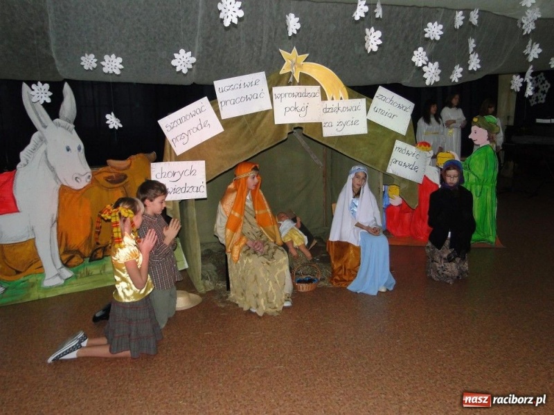 Zdjęcie w galerii na portalu naszraciborz.pl: Fikusie z wizytą w SP 4 wiadomości z regionu