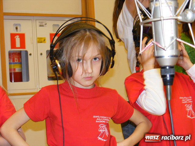 Zdjęcie w galerii na portalu naszraciborz.pl: Strzecha nagrywa płytę wiadomości z regionu