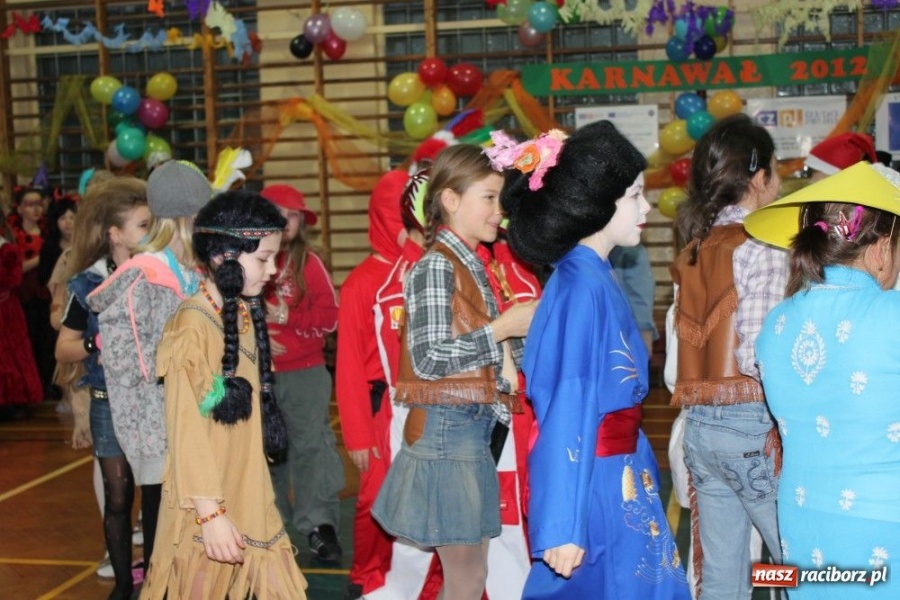 Zdjęcie w galerii na portalu naszraciborz.pl: Polacy i Czesi balowali w SP 15 wiadomości z regionu