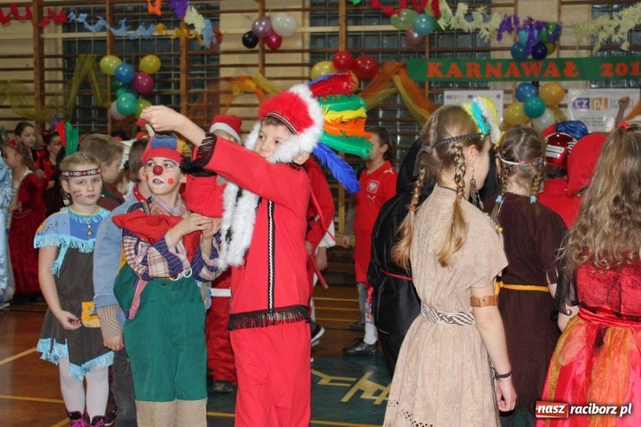 Zdjęcie w galerii na portalu naszraciborz.pl: Polacy i Czesi balowali w SP 15 wiadomości z regionu