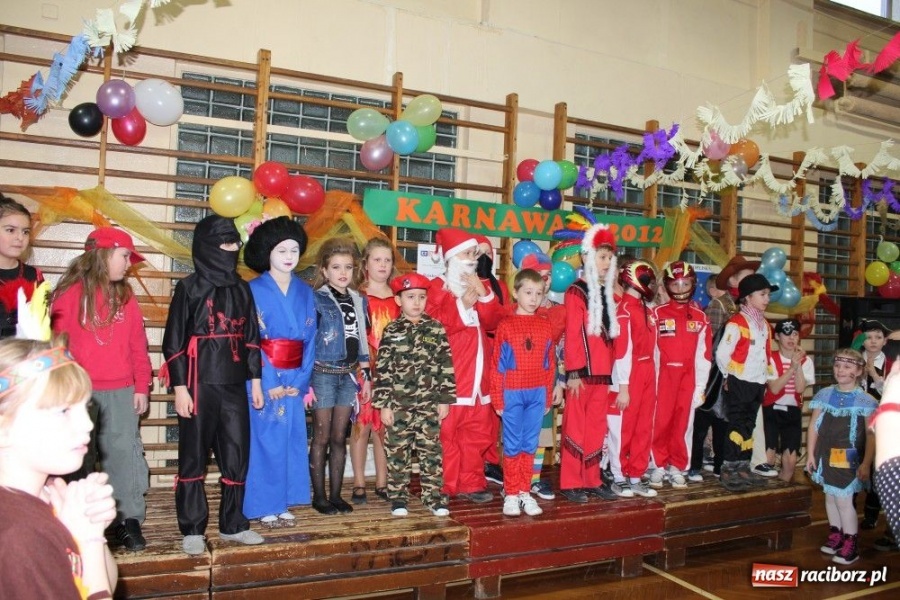 Zdjęcie w galerii na portalu naszraciborz.pl: Polacy i Czesi balowali w SP 15 wiadomości z regionu