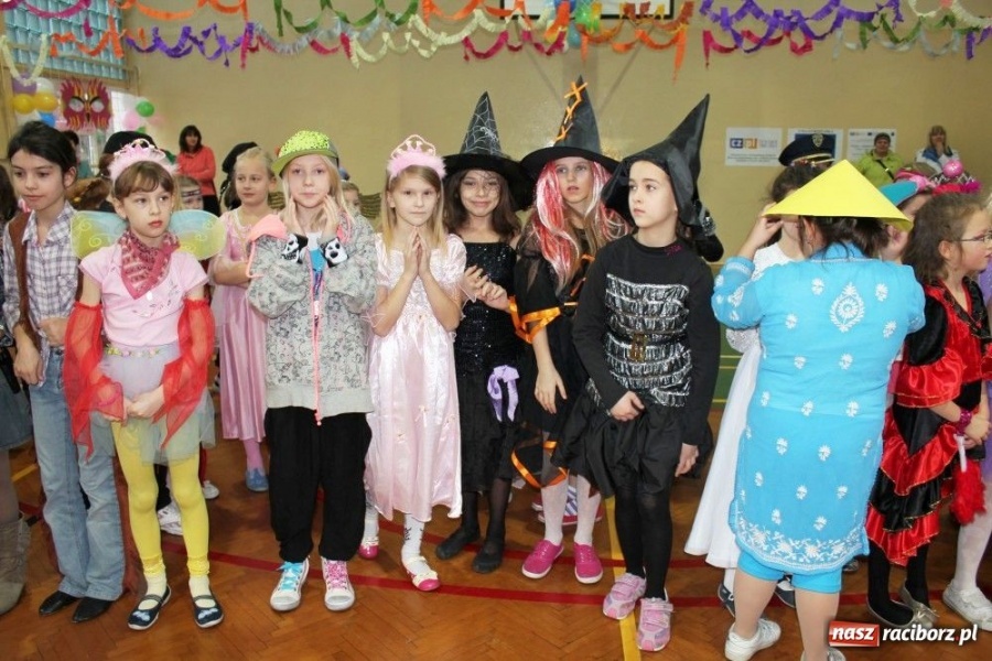 Zdjęcie w galerii na portalu naszraciborz.pl: Polacy i Czesi balowali w SP 15 wiadomości z regionu