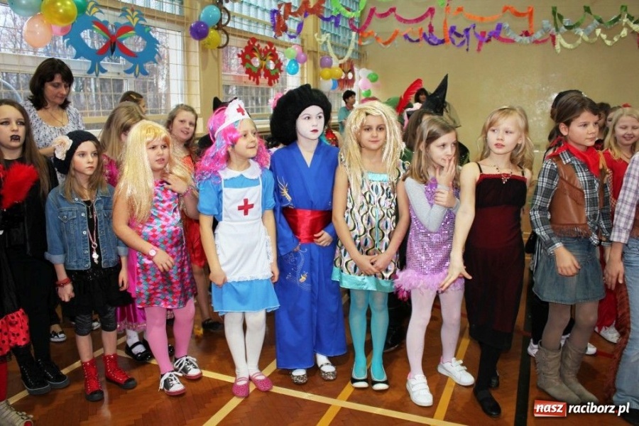 Zdjęcie w galerii na portalu naszraciborz.pl: Polacy i Czesi balowali w SP 15 wiadomości z regionu