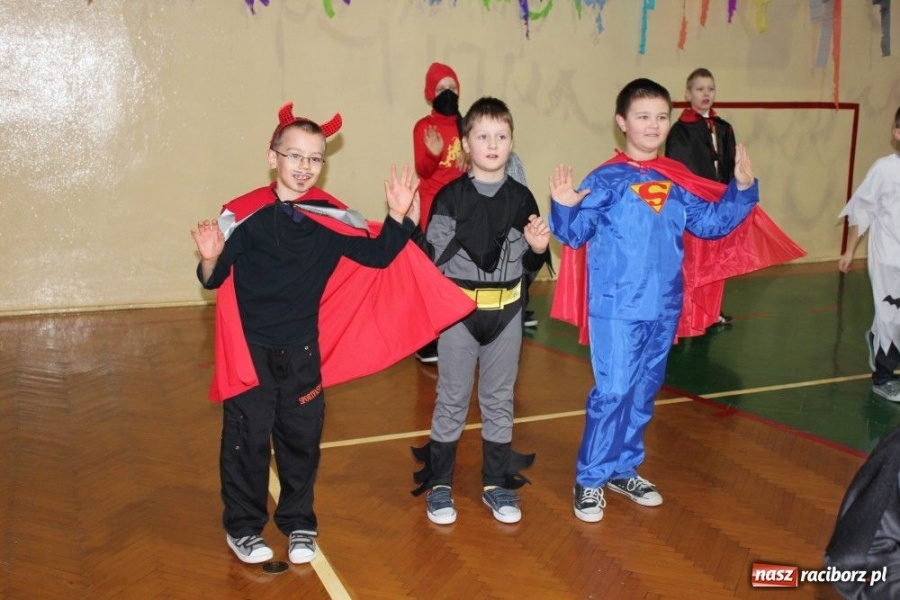 Zdjęcie w galerii na portalu naszraciborz.pl: Polacy i Czesi balowali w SP 15 wiadomości z regionu