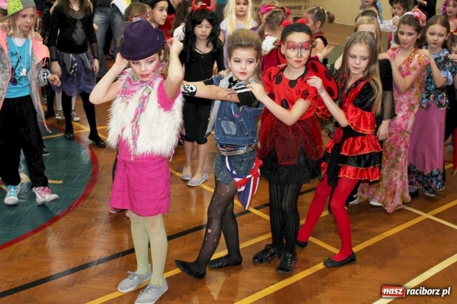 Zdjęcie w galerii na portalu naszraciborz.pl: Polacy i Czesi balowali w SP 15 wiadomości z regionu