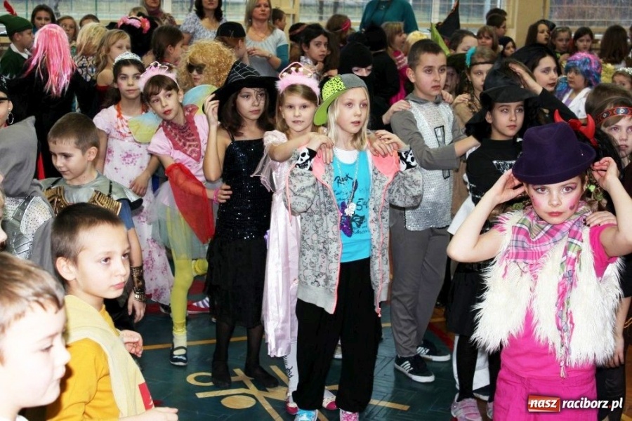 Zdjęcie w galerii na portalu naszraciborz.pl: Polacy i Czesi balowali w SP 15 wiadomości z regionu