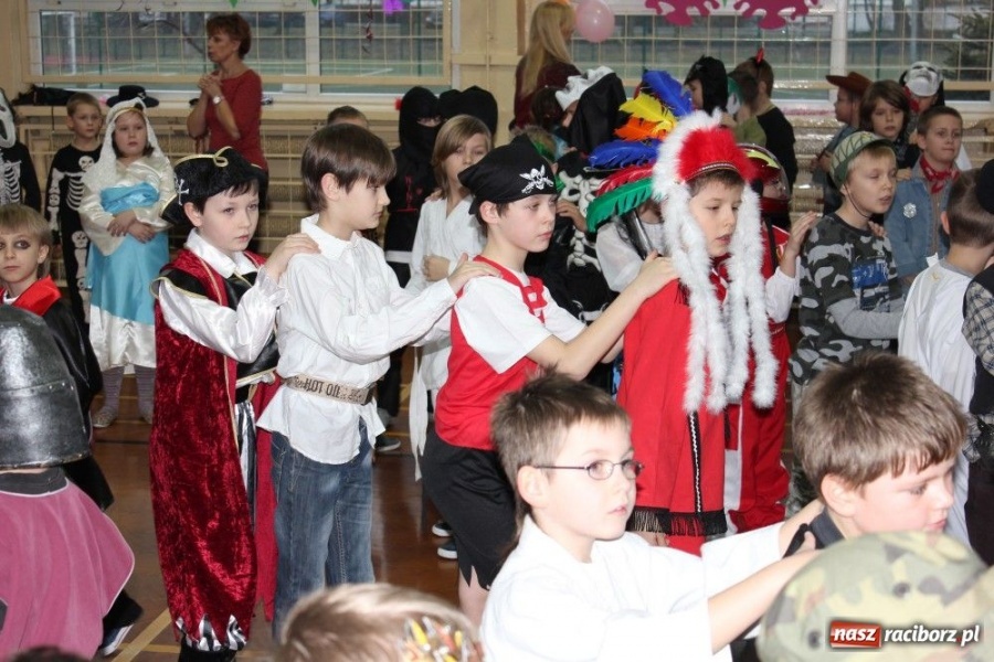 Zdjęcie w galerii na portalu naszraciborz.pl: Polacy i Czesi balowali w SP 15 wiadomości z regionu