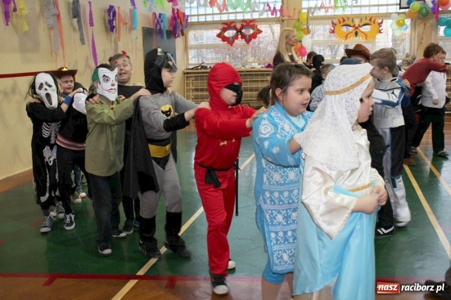 Zdjęcie w galerii na portalu naszraciborz.pl: Polacy i Czesi balowali w SP 15 wiadomości z regionu