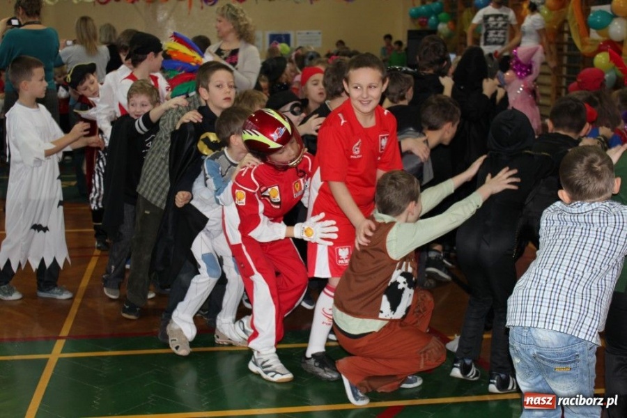 Zdjęcie w galerii na portalu naszraciborz.pl: Polacy i Czesi balowali w SP 15 wiadomości z regionu