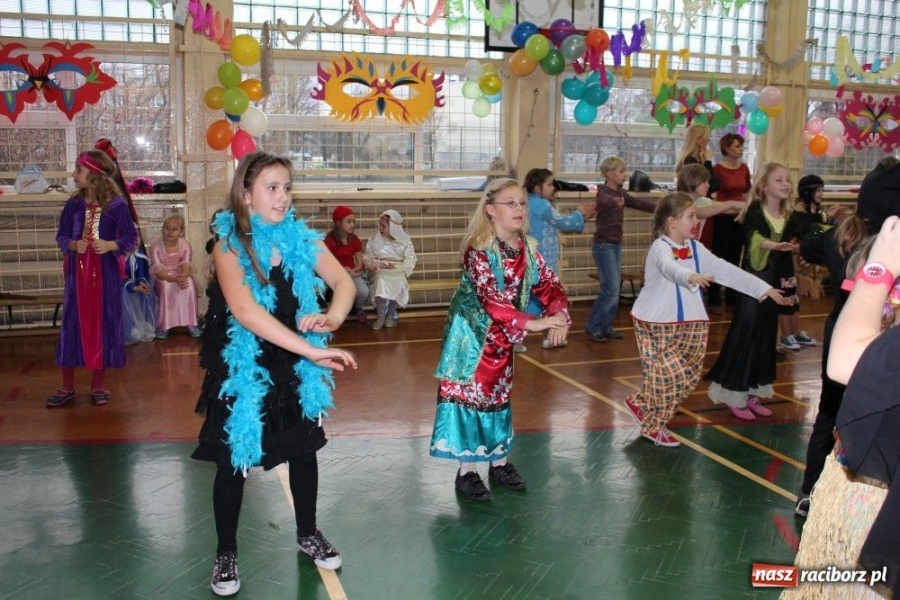 Zdjęcie w galerii na portalu naszraciborz.pl: Polacy i Czesi balowali w SP 15 wiadomości z regionu
