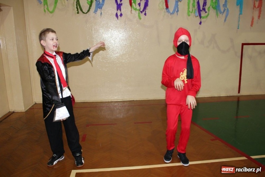 Zdjęcie w galerii na portalu naszraciborz.pl: Polacy i Czesi balowali w SP 15 wiadomości z regionu