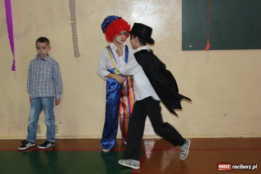 Zdjęcie w galerii na portalu naszraciborz.pl: Polacy i Czesi balowali w SP 15 wiadomości z regionu