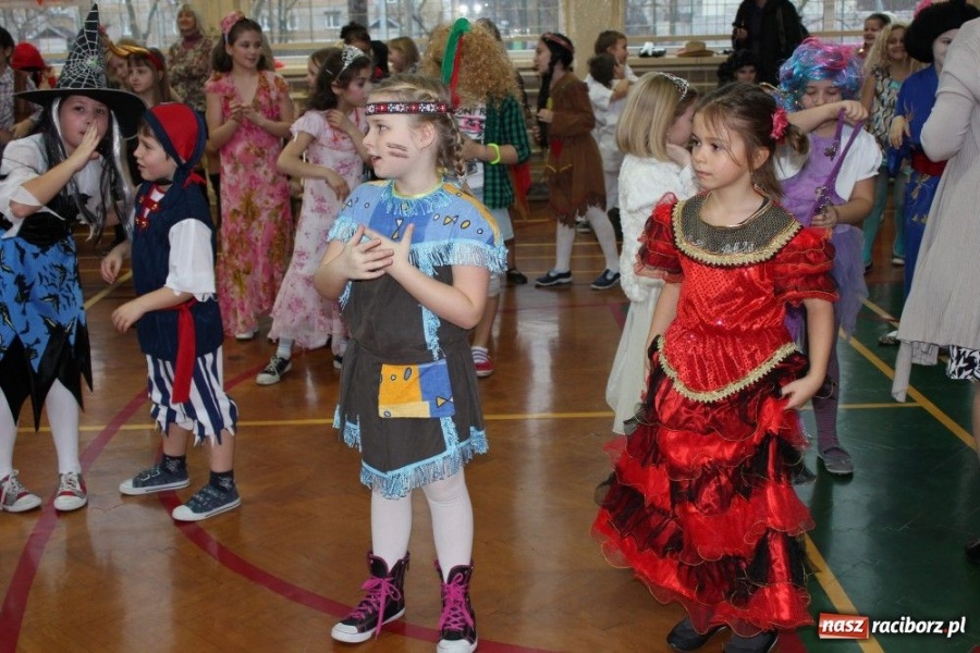 Zdjęcie w galerii na portalu naszraciborz.pl: Polacy i Czesi balowali w SP 15 wiadomości z regionu