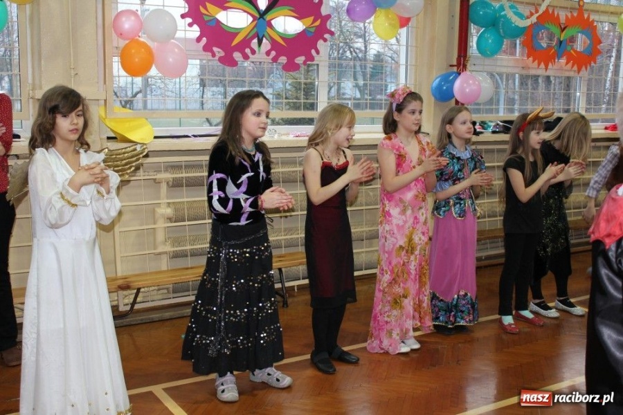 Zdjęcie w galerii na portalu naszraciborz.pl: Polacy i Czesi balowali w SP 15 wiadomości z regionu