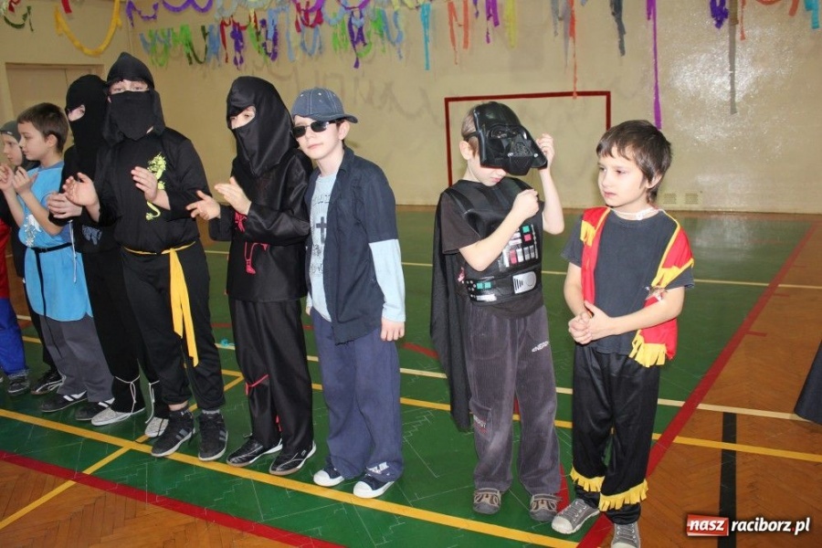 Zdjęcie w galerii na portalu naszraciborz.pl: Polacy i Czesi balowali w SP 15 wiadomości z regionu